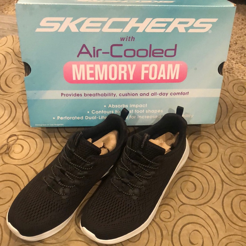 Sketchers UltraFlex Bungee Black Shoe Memory Foam Ladies Size 6.5 New